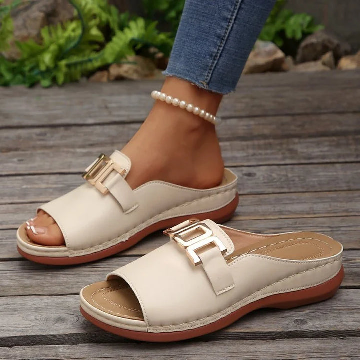 Elvara Buckle Slides