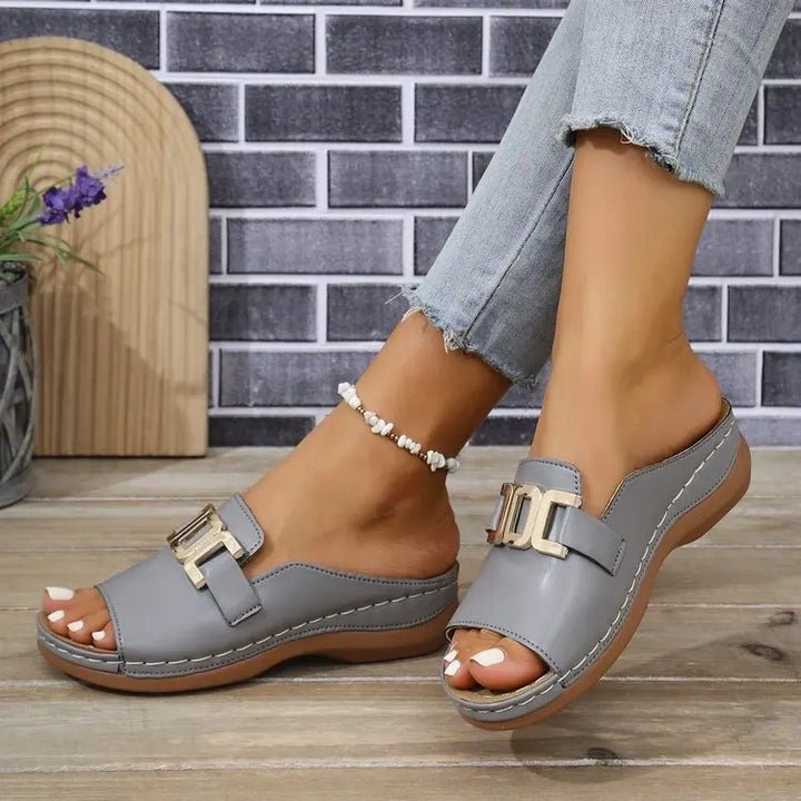 Elvara Buckle Slides